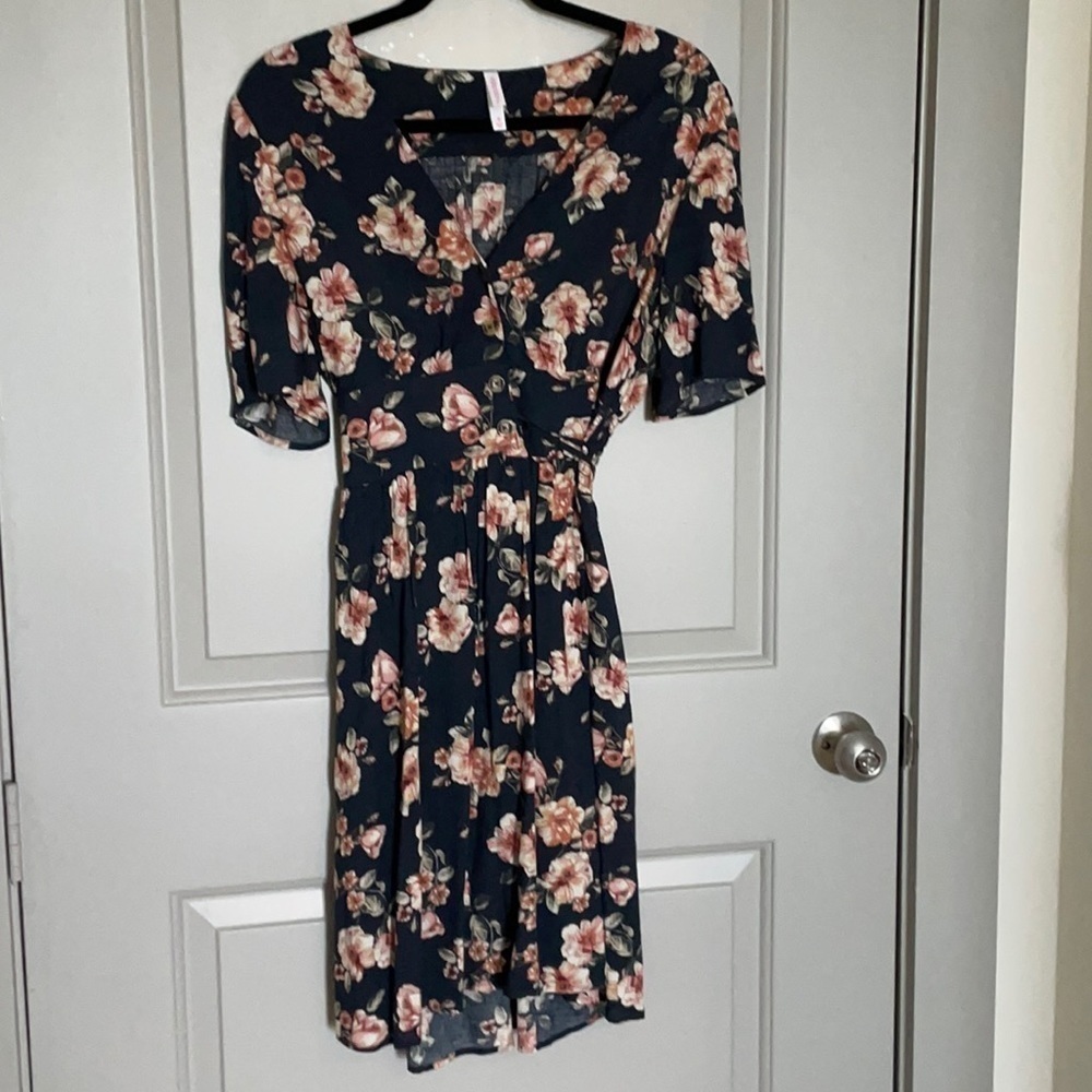 Half sleeve floral xhileration dress size medium